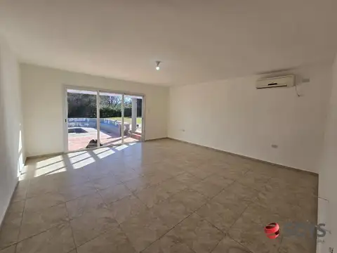 Casa 5 ambientes con 2 baños
