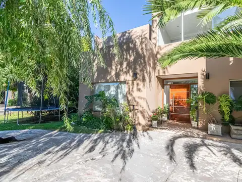 Venta Casa Haras del Pilar La Pradera 6 amb, 4 dor, 3 baños, toilette, 2 cocheras, pileta. Excelente