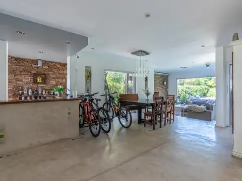 Casa 6 ambientes con 3 baños