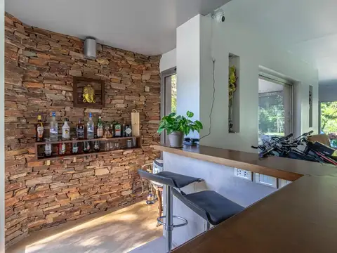 Casa en Venta con 3 cocheras
