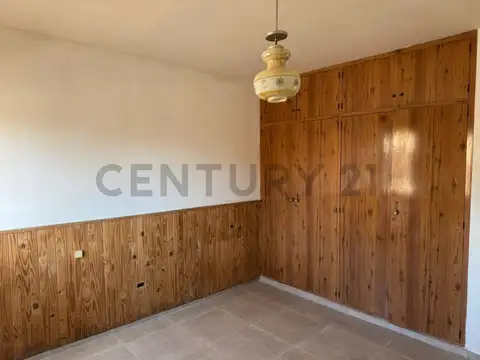 Casa en Alquiler con 2 cocheras