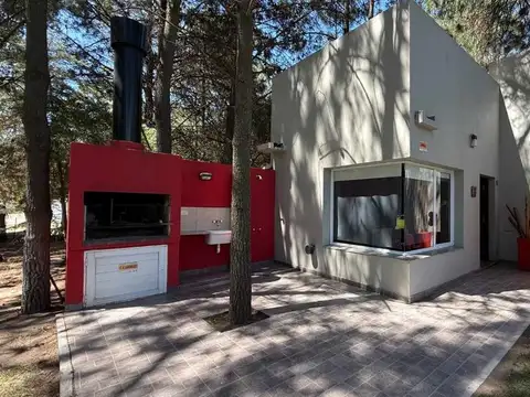 Los Delfines 455 400