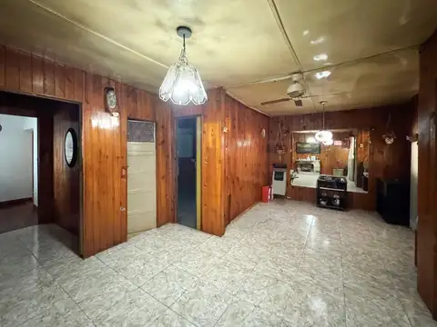 Casa 4 ambientes con 2 baños