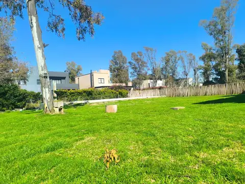 Casa en Alquiler con 2 cocheras