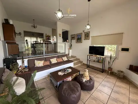 Casa 5 ambientes con 2 baños
