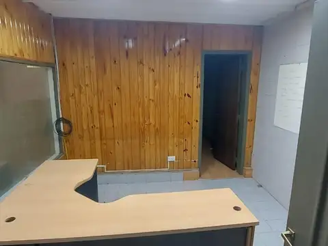 GALPON CON OFICINAS SOBRE RODRIGUEZ PEÑA - 850 M2