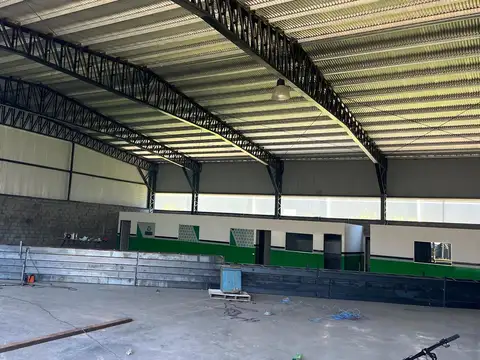 Alquiler deposito 1200m2 en Moreno parque industrial