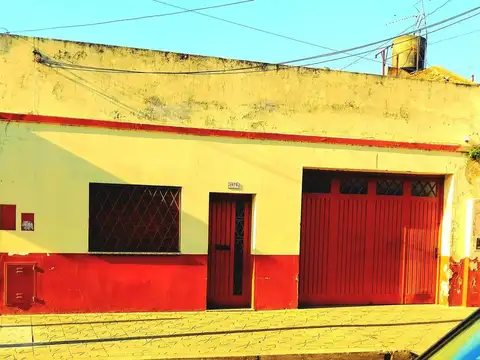 Venta galpón y 2 viviendas