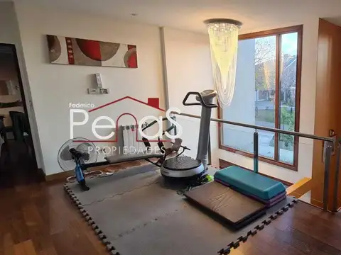 Casa 6 ambientes con 5 baños