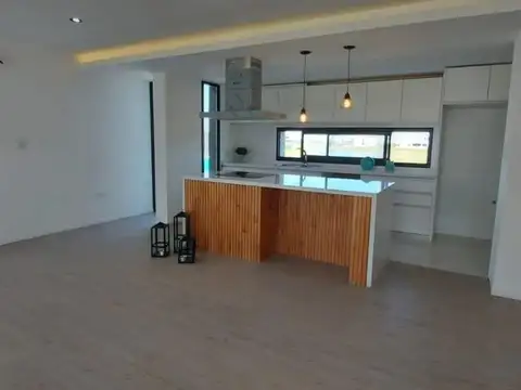 Venta - Casa 1 dormitorio- Barrio Magallanes, Hudson.