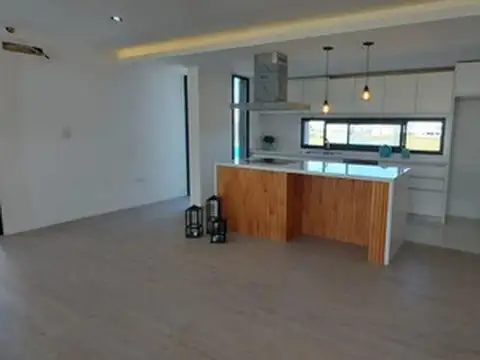 Venta - Casa 1 dormitorio- Barrio Magallanes, Hudson.