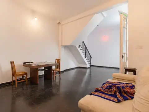 Depto Tipo Casa 7 ambientes con 1 baño