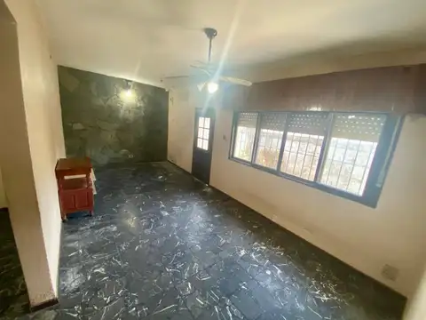 Depto Tipo Casa en Venta en Temperley, USD 50.000