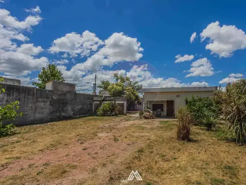 VENTA CASA PARQUE CARRASCO SUR 2 DORM GRAN TERRENO