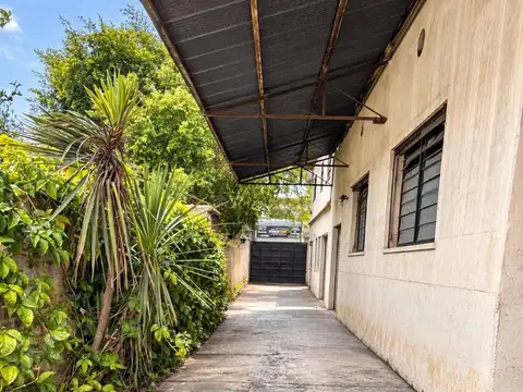 GALPON 240 M2 EN PLANTA BAJA + VIVIENDA MAS GRAN LOTE