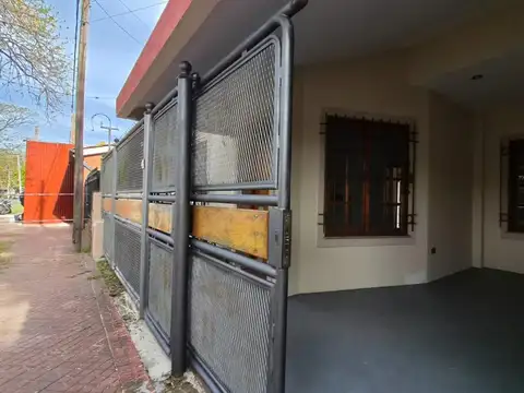 Casa en Alquiler con 1 cochera
