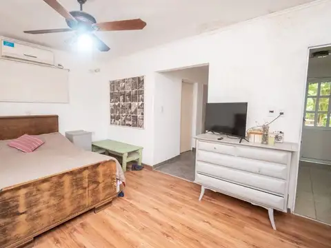 VENTA CASA CON AMPLIO TERRENO, PILETA Y GALPÓN