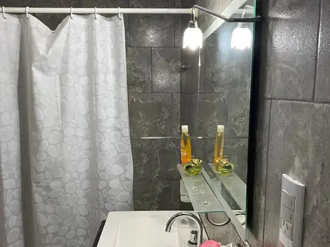 Casa en Venta con Quincho cerrado