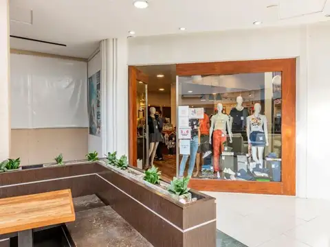 Local comercial en venta ubicado en Berazategui