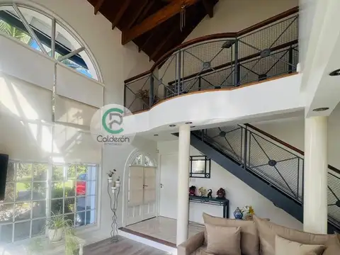 Casa en Venta con 4 cocheras