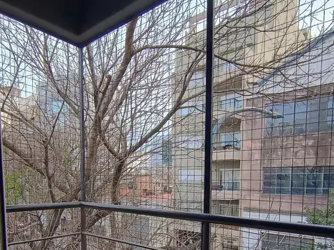 Hermoso mono ambiente al frente, Excelente ubicación a 2 cuadras del Subte 