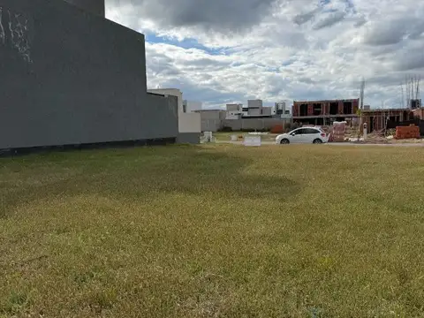LOTE EN DOCTA AVENIDA