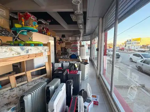 Local comercial en esquina de 3 avenidas