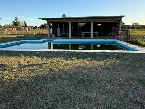 CASA EN VENTA A TERMINAR - LONGCHAMPS