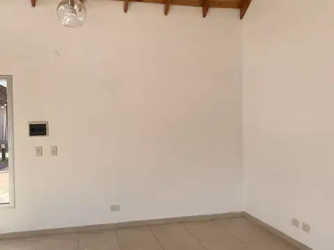 Local en Alquiler en Roldan, $ 360.000