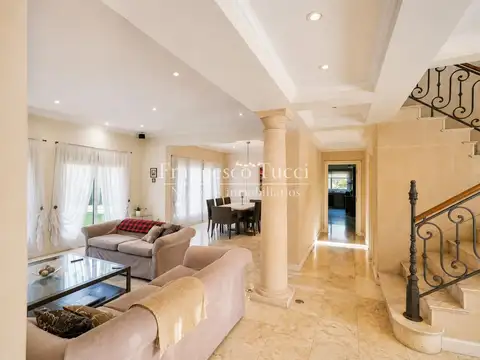 Casa en venta 6 ambientes en San Diego C.C