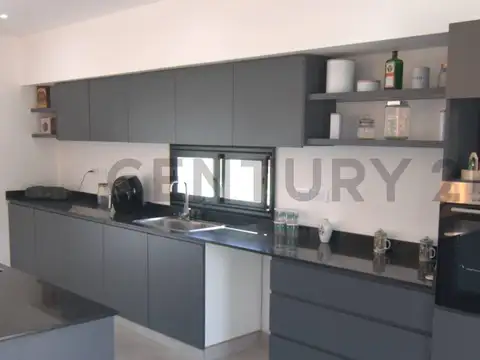 Casa 5 ambientes con 2 baños