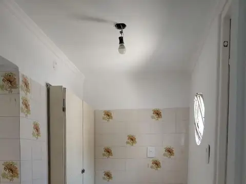 Casa 6 ambientes con 2 baños