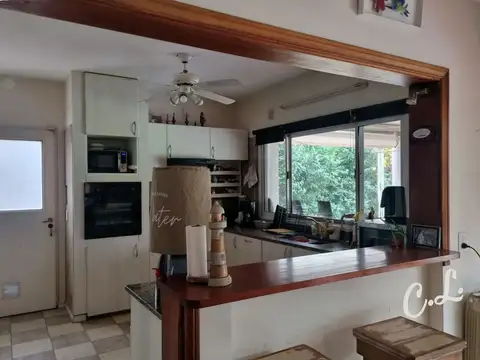 Casa 6 ambientes con 3 baños