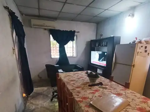 Casa 6 ambientes con 2 baños