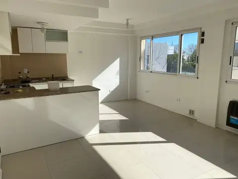 Departamento en Alquiler en Lomas De Zamora, $ 600.000