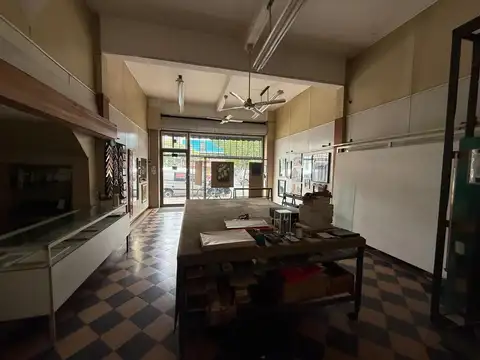 LOCAL SOBRE AVDA. MITRE AL 1700