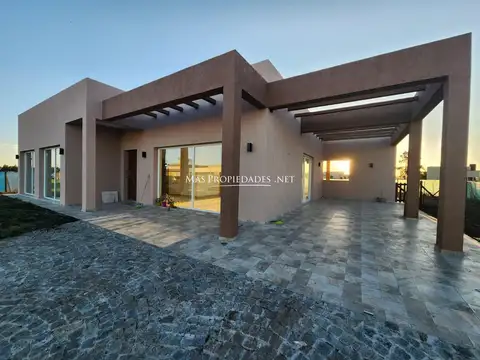 Casa en Venta en San Simon, USD 235.000
