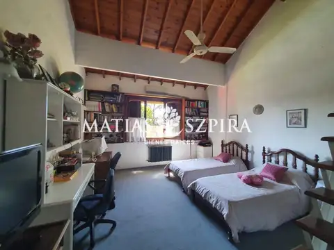 Casa en Venta con 4 cocheras