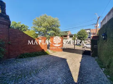 Casa en Venta con 4 cocheras