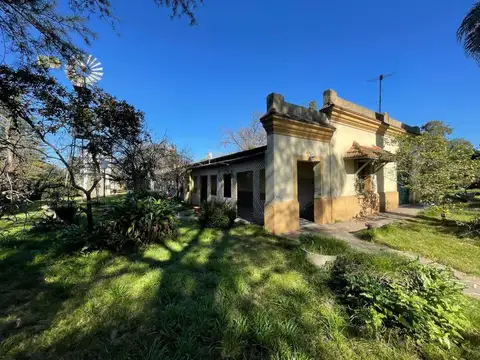 VENTA LOTE 3985 M2 CON CASA A REMODELAR MORENO