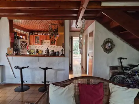 Casa 4 ambientes con 2 baños