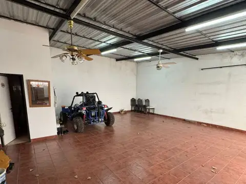 Lote en venta en Temperley con Vivienda