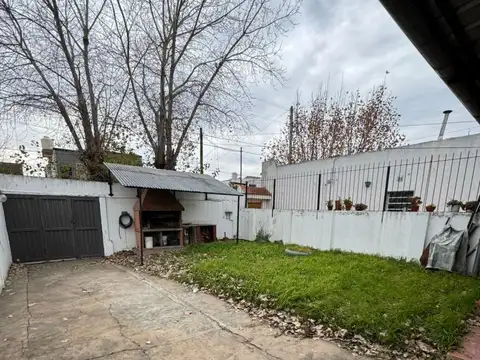 Lote en venta en Temperley con Vivienda