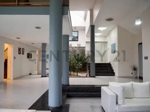 Casa 7 ambientes con 3 baños