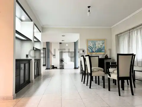 Venta Casa en 486 entre 18 y 19. 4 dormitorios. Gonnet