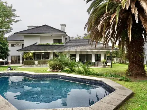 Venta Casa en 486 entre 18 y 19. 4 dormitorios. Gonnet