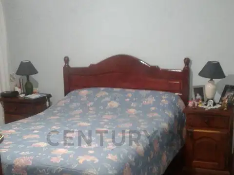 SE VENDE CASA 4 ambientes con Garage y Terraza en Pompeya