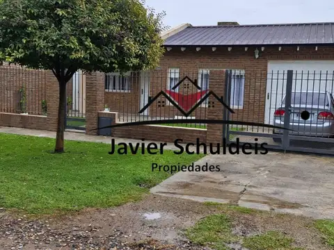 Linda casa en calle 107 e/ 106 y 108