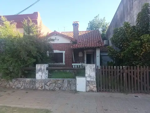 CHALET A REFACCIONAR- A MTS. PLAZA LIBERTAD-