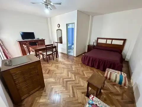 OPORTUNIDAD: MONOAMBIENTE CON COCINA SEPARADA  Y BAÑO COMPLETO- CORDOBA Y SUIPACHA